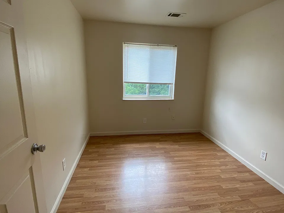 646 Palisades Dr