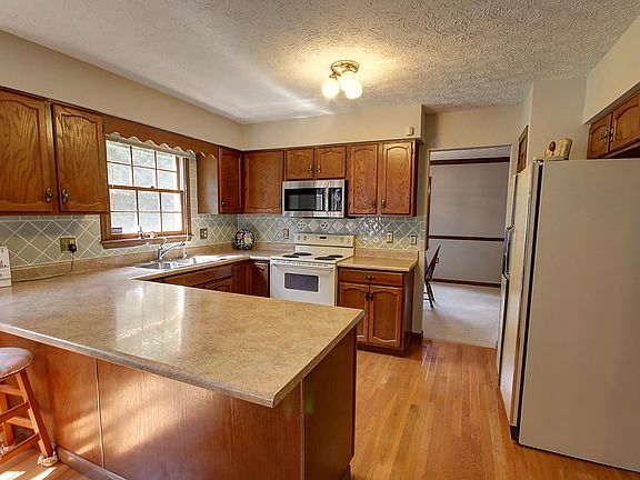 4th image of 438 Larkspur Ct