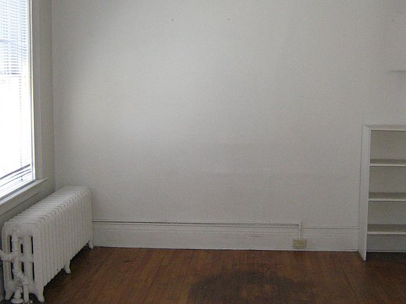 3rd image of 527 Oak St APT 7