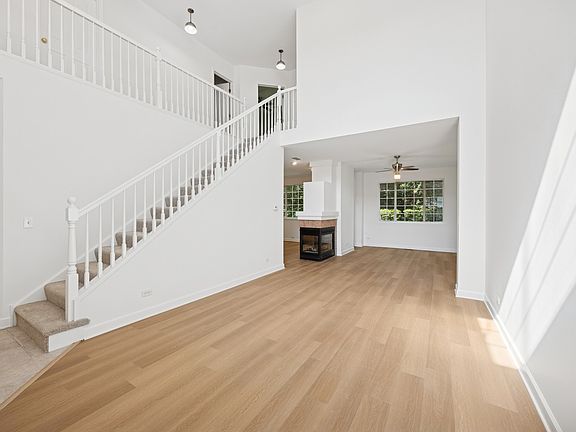 3rd image of 2566 Camberley Cir