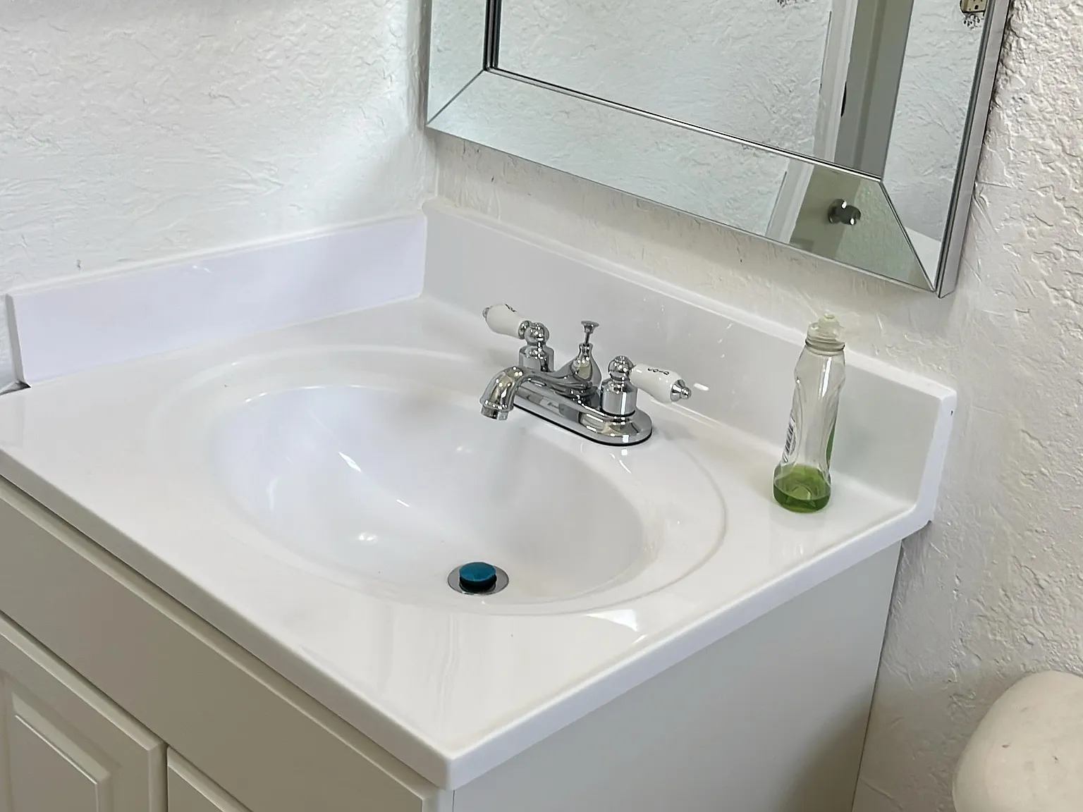 3 bed, 855 sqft, $1,890 — Photo 3