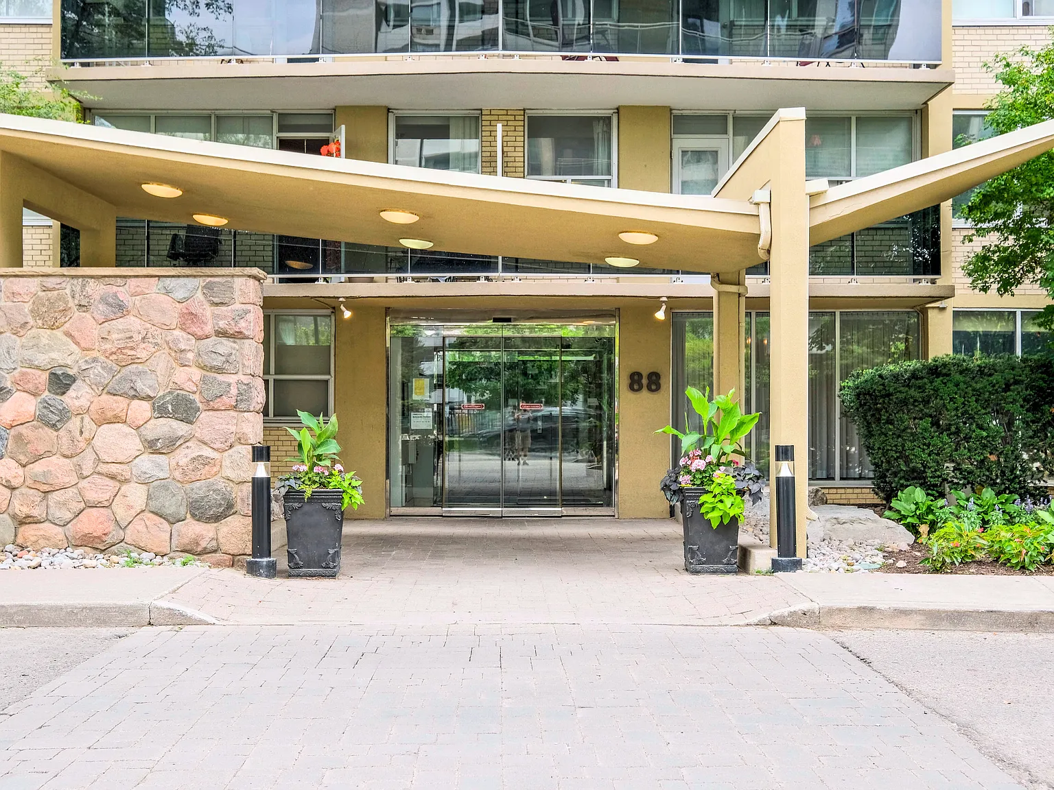 88 Redpath Avenue — Photo 2