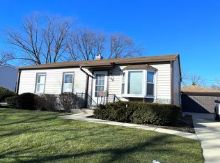 106 Bernard Dr, Buffalo Grove, IL 60089