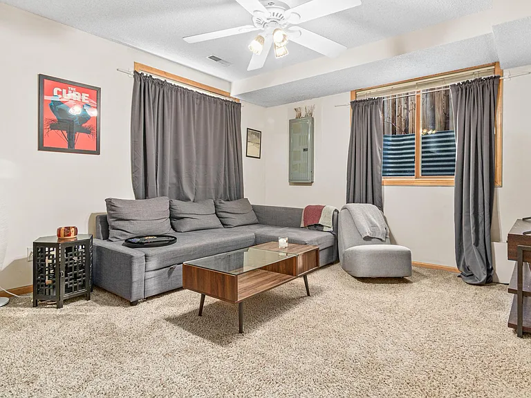 1012 Burgess St — Photo 11