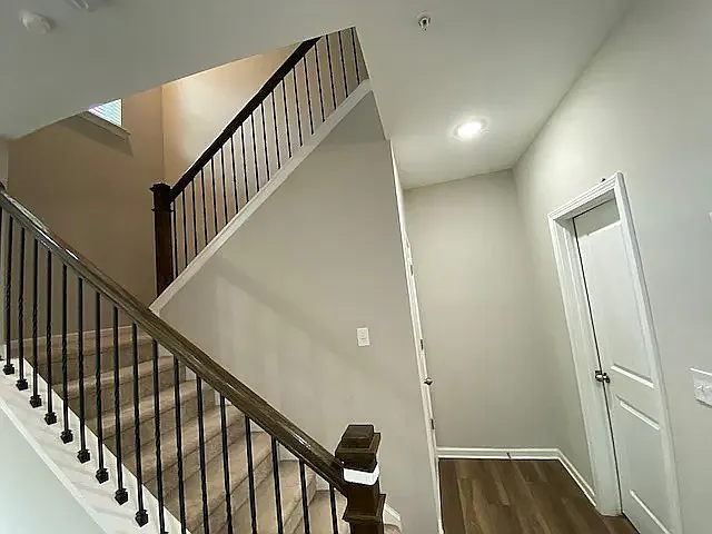 1368 Endicott Ct — Photo 23