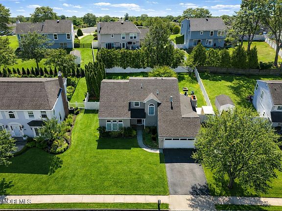 3rd image of 52 Sweet Gum Road