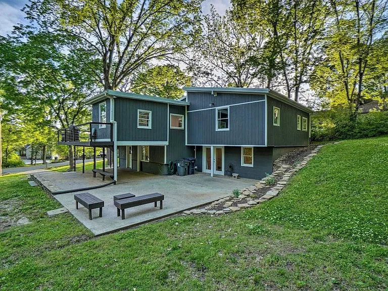 328 River Dr — Photo 32