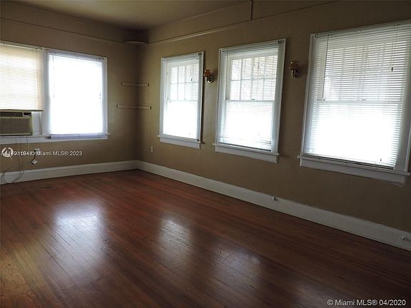 4th image of 1800 Fillmore St APT A