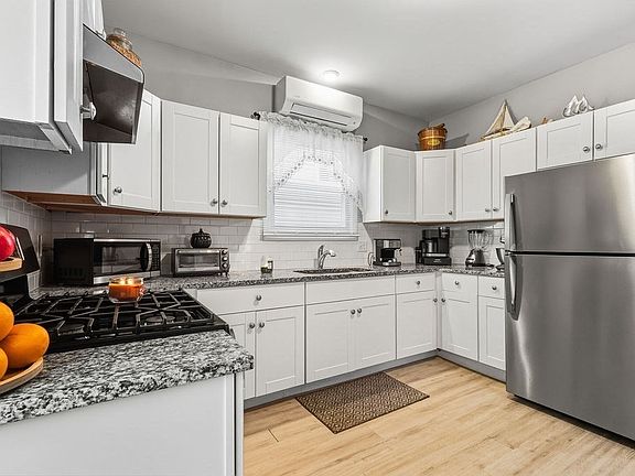 3rd image of 271 Mulberry St