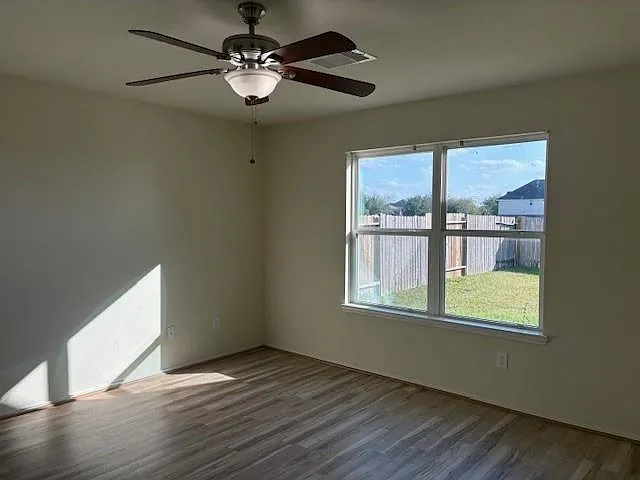 4 bed, 2.5 bath, 2068 sqft, $2,150 — Photo 3