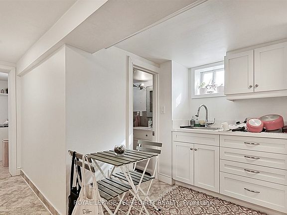 5th image of 471 Gilbert Ave