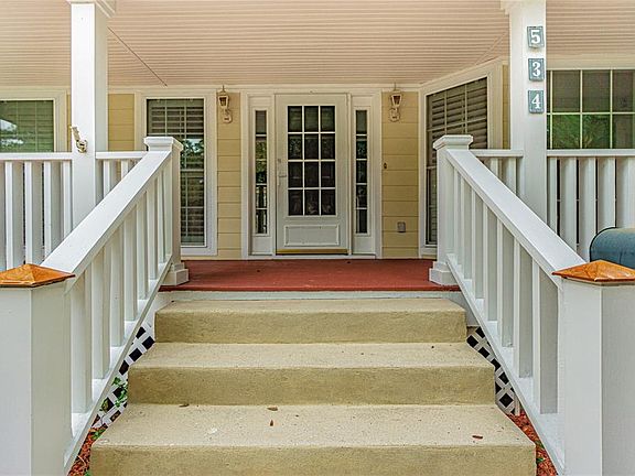 3rd image of 534 Villa Grande Ave S