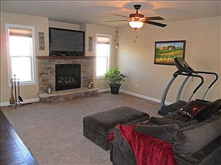 4th image of 52 Tolstoy Trl