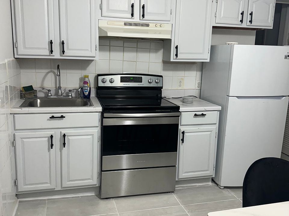 1st image of 40 Vineland Ave Floor 2