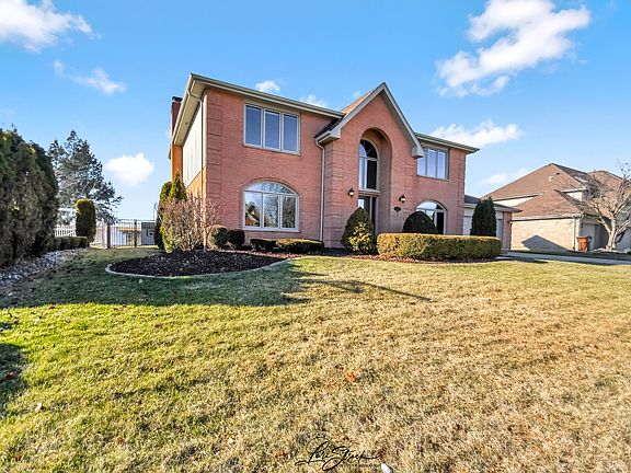 3rd image of 18100 Pheasant Lake Dr