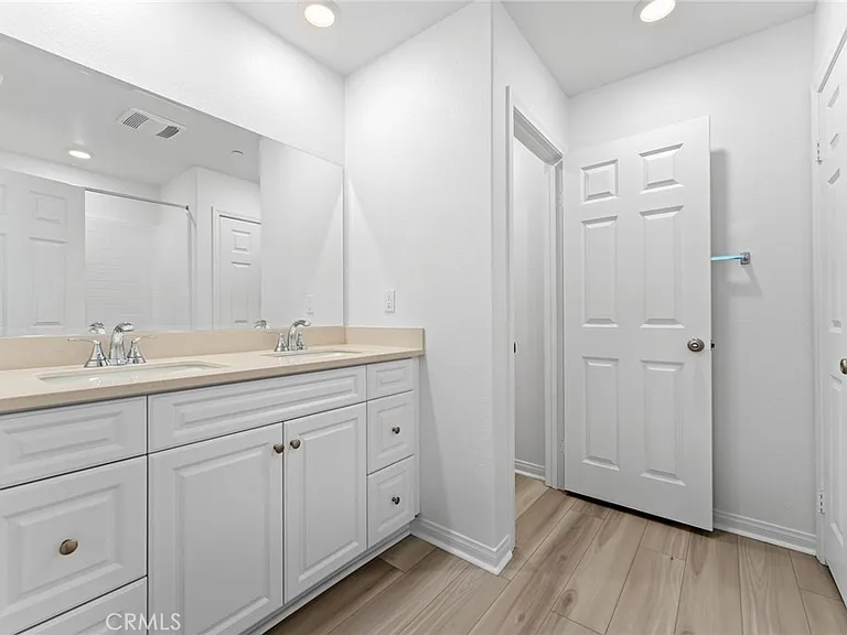 4109 E Coronado Privado — Photo 17