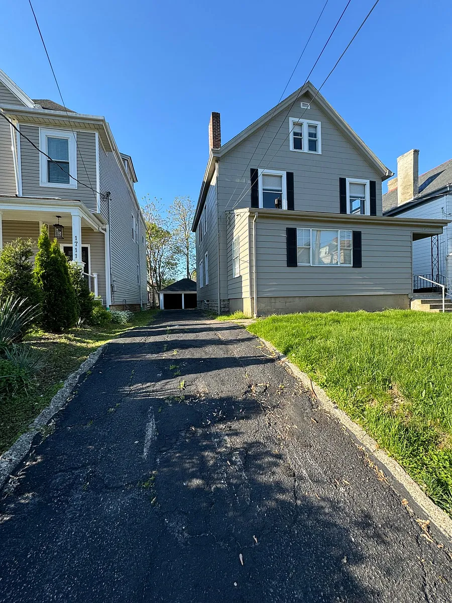 Building Photo - 1709 Sherman Ave #2