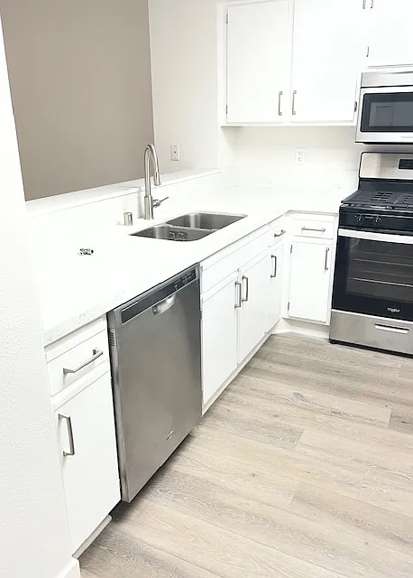 2 bed, 2.5 bath, 1334 sqft, $4,295 — Photo 3
