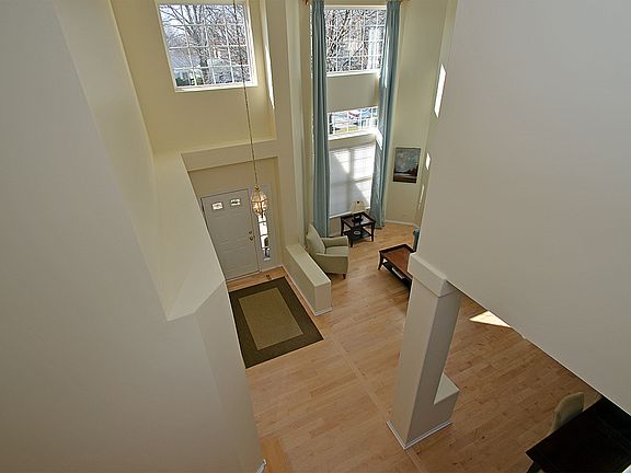 3rd image of 710 E Cunningham Dr