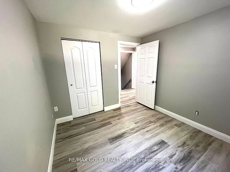 156 Mooregate Cres — Photo 36