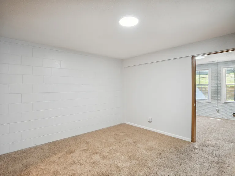 2555 Clearwater Ct — Photo 29