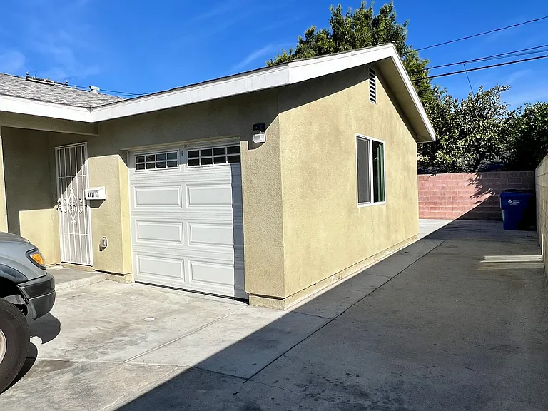 6827 San Luis St #1/2 — Photo 37