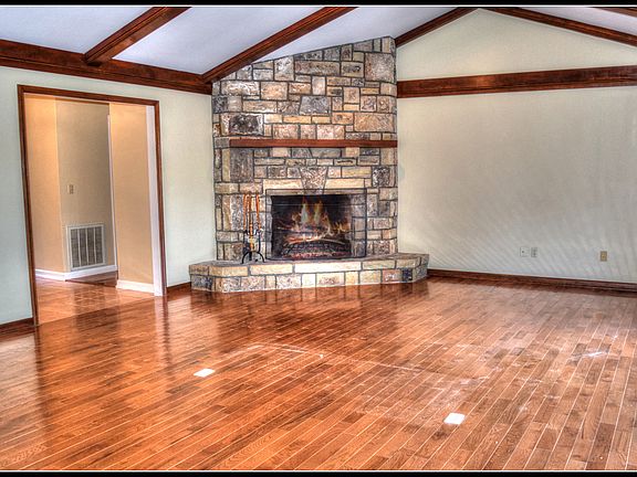 2nd image of 659 Clubhouse Drive #D-2