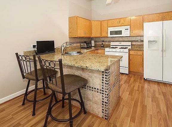 5th image of 8244 Auburn Ln