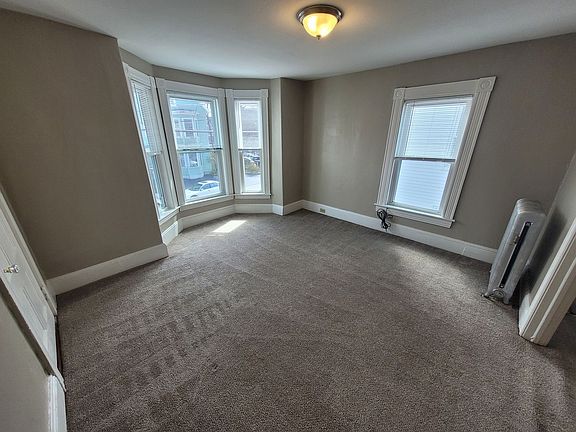 2nd image of 406 Belmont St APT 3