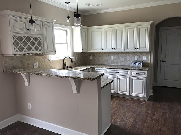 2nd image of 100 Emma Dr