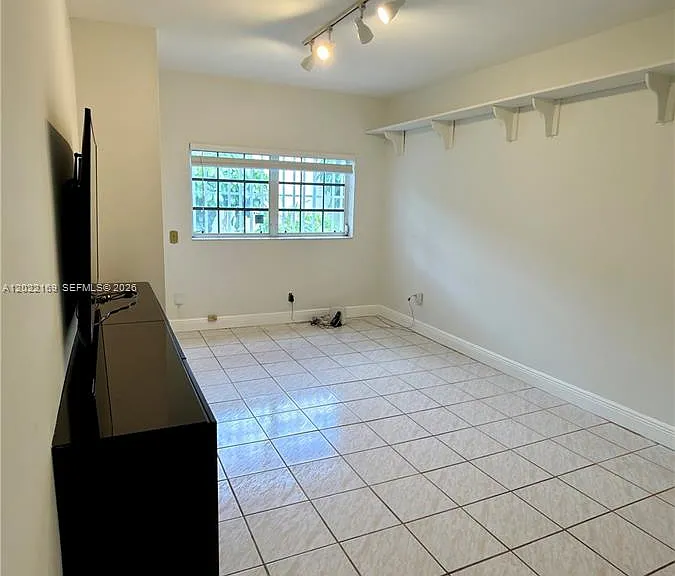 7700 SW 52nd Ct — Photo 6