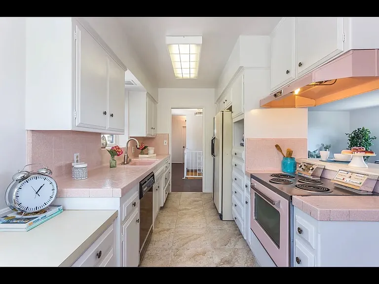 170 Waverly Dr — Photo 6