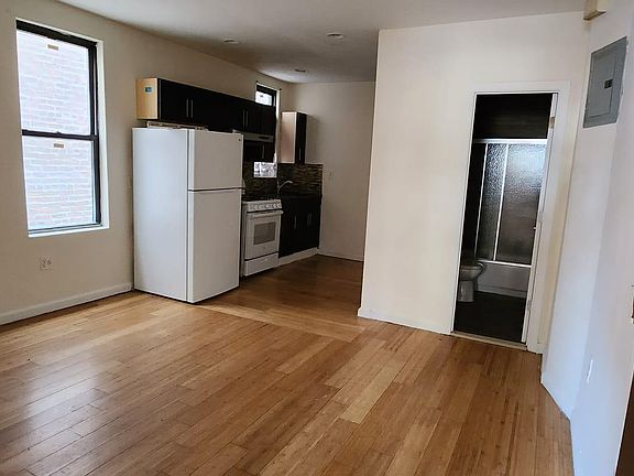5th image of 4372 Matilda Ave