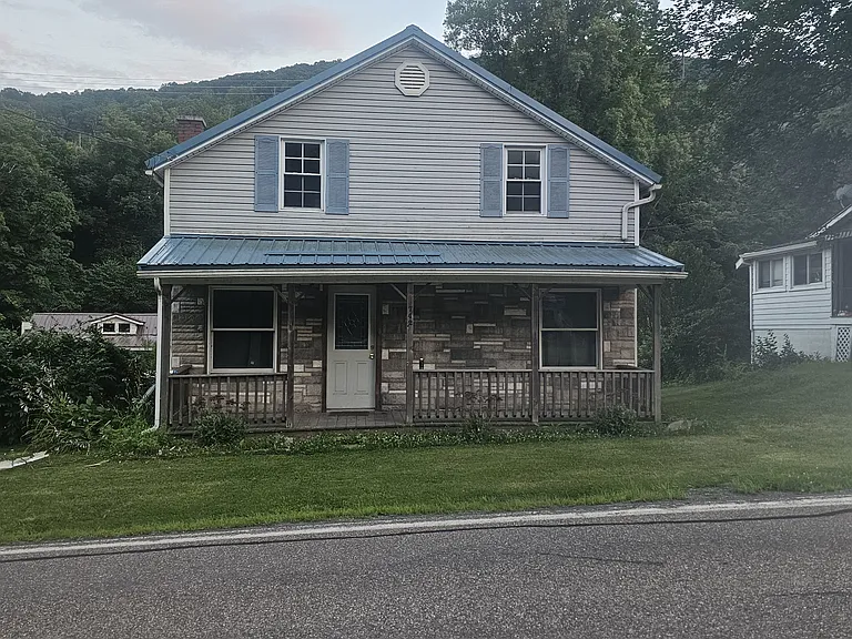 742 Main Rd — Photo 1