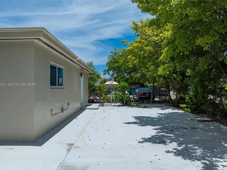 1701 NW 19th Ave — Photo 8