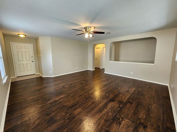 5th image of 372 Copper Path Dr