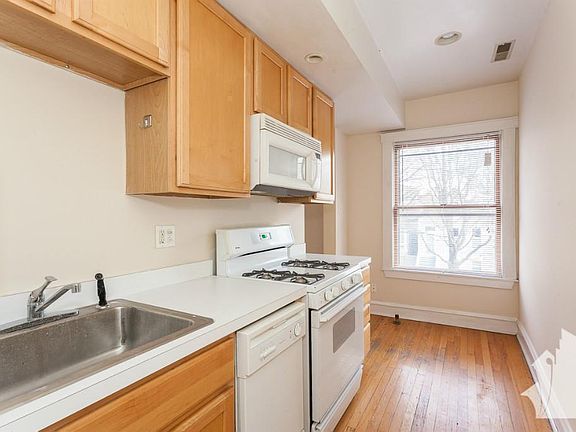 2nd image of 1201 W Wellington Ave #3