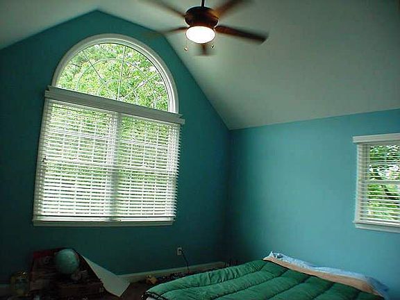 ONE OF 4 LOVELY WINDOWS