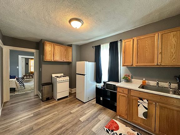 3rd image of 518 N Scales St #985982200