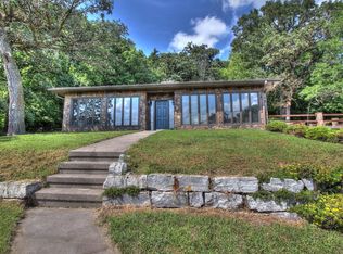 406 E Eldora Ave, Weeping Water, NE 68463
