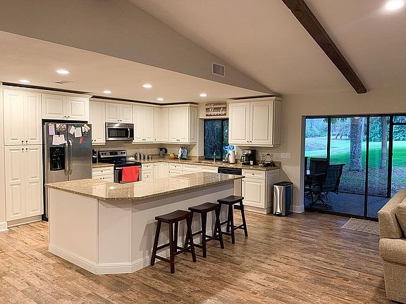 3rd image of 4228 Dryden Cir