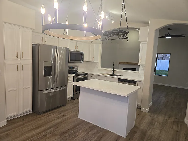 1736 E Palomino Dr — Photo 5