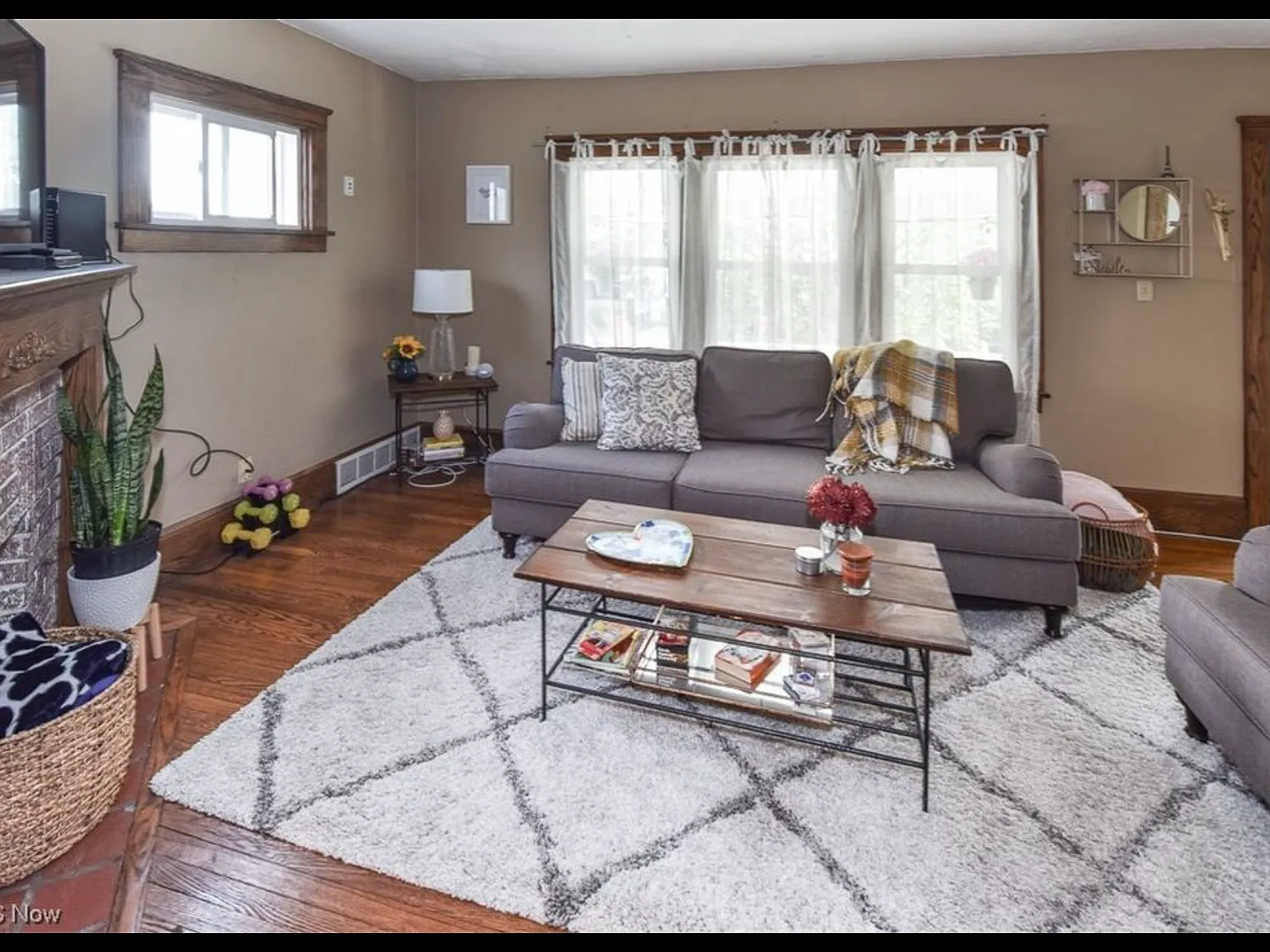 2 bed, 1025 sqft, $1,550 — Photo 3