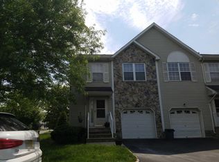 21 Ashley Ct #821, Somerset, NJ 08873