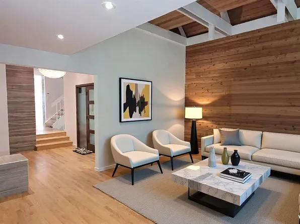 5344 Cliffridge Ave, North Vancouver, BC V7R 3V4