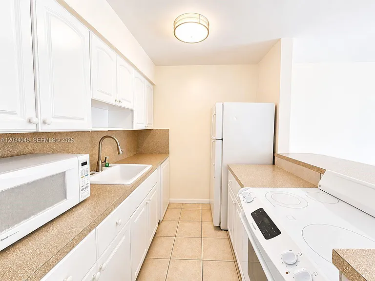 3217 NE 7th Pl #4 — Photo 9