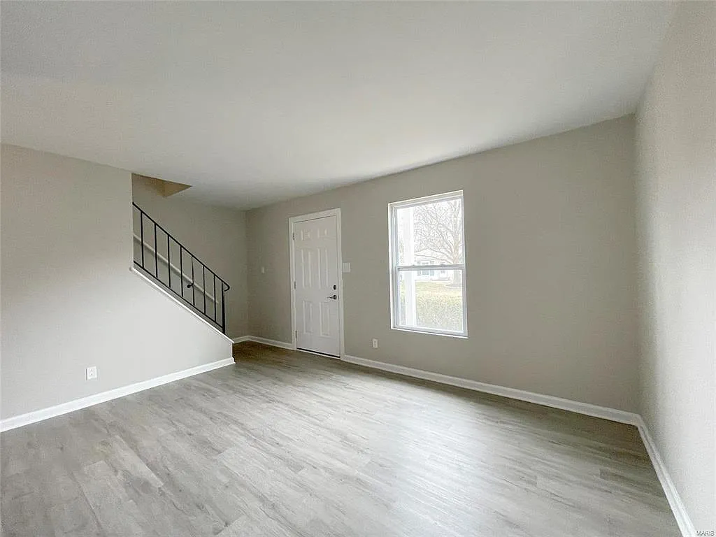 3 bed, 1624 sqft, $1,900 — Photo 2