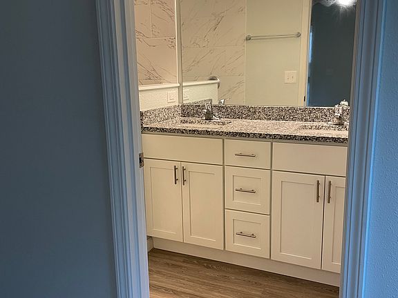 5th image of 4033 Owen Ave