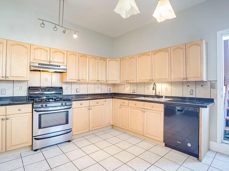 500 S East Ave — Photo 10