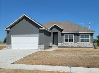 1001 Hunters Dr, Odessa, MO 64076